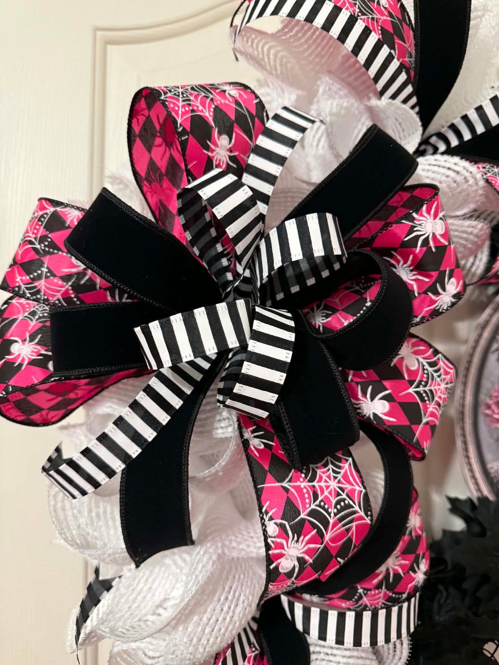 Bow & Ribbon Detail