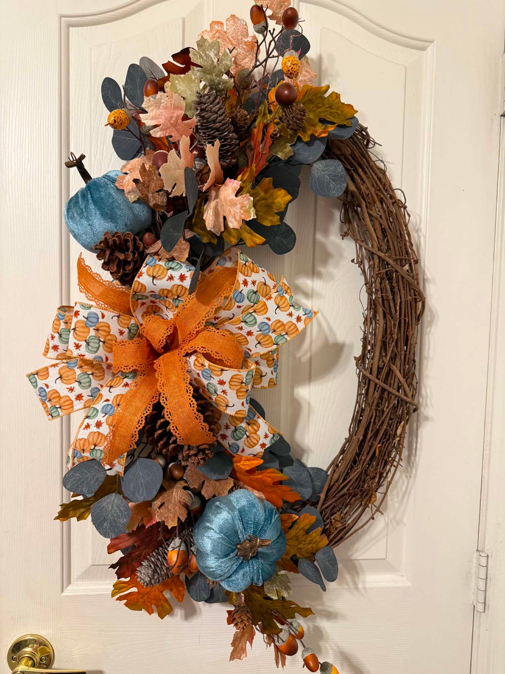 Blue Pumpkin Fall Oval Grapevine Wreath - close up bow and pumpkin