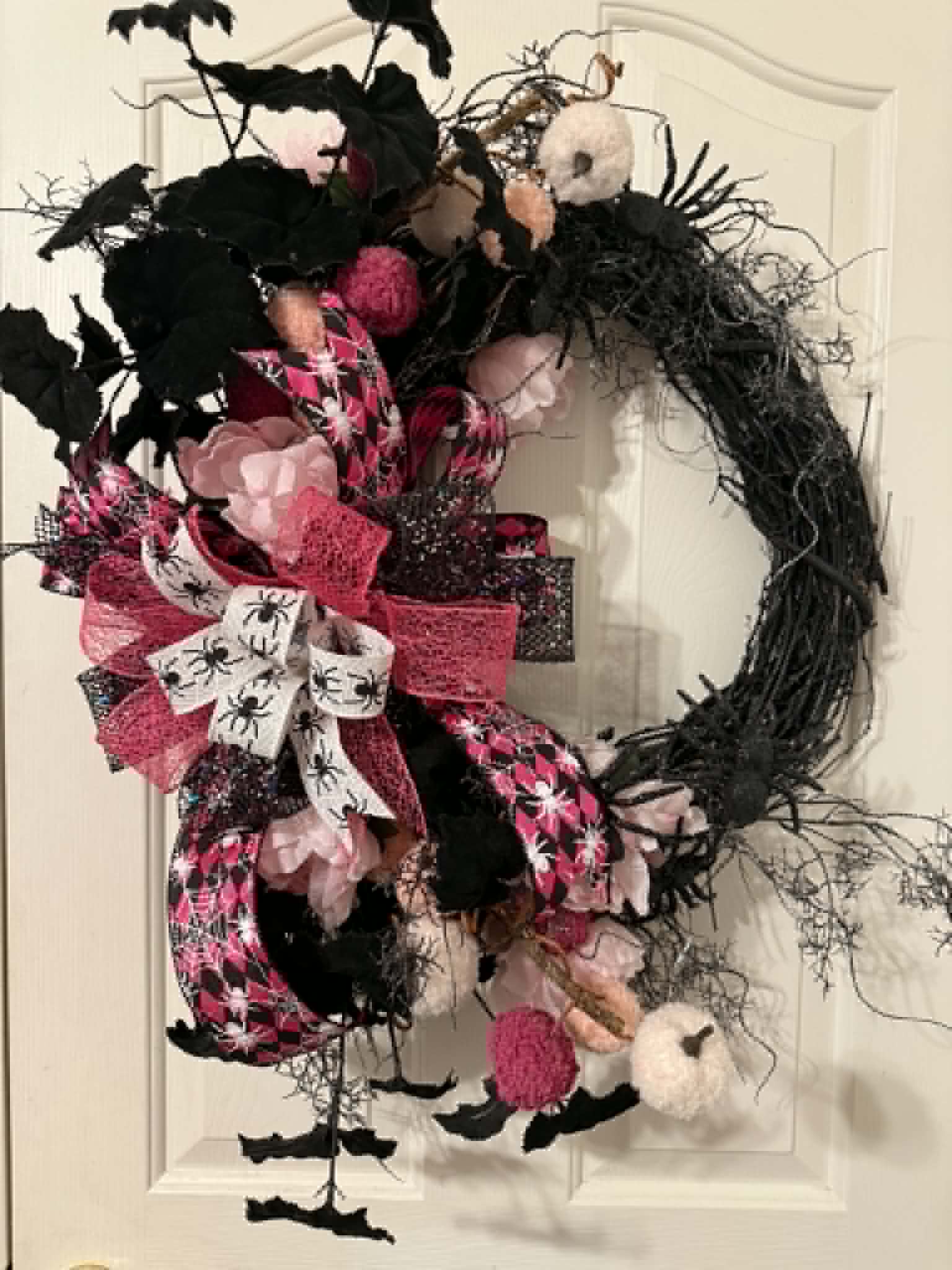 Pink and black spider Halloween wreath full view