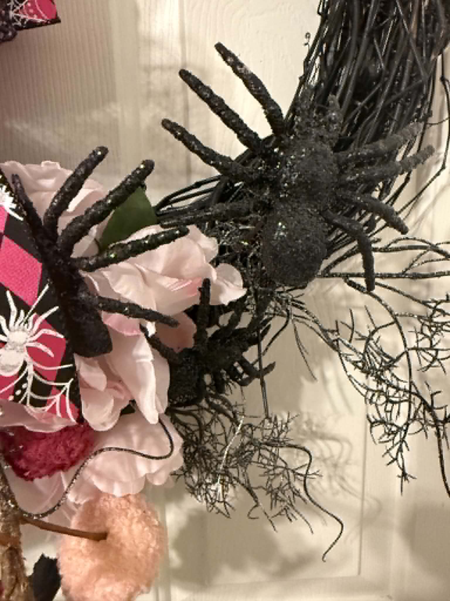 Pink and black spider Halloween wreath glitter spider detail