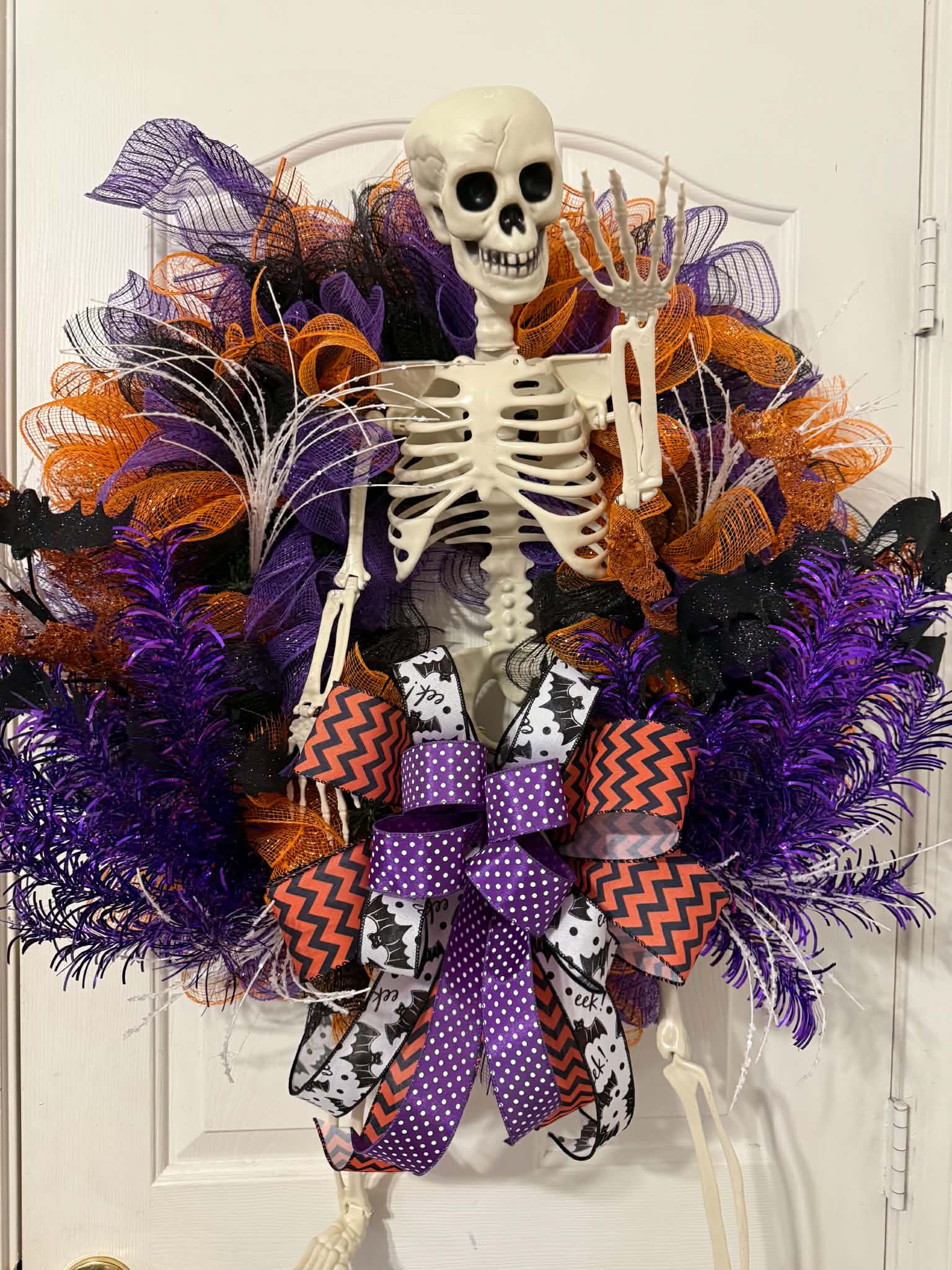 Skeleton Halloween wreath full view