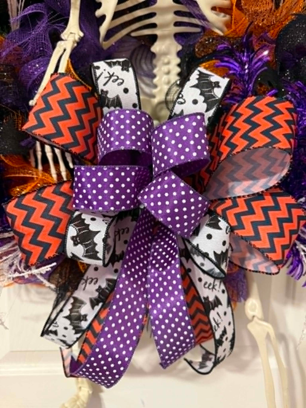 Skeleton Halloween wreath bow detail