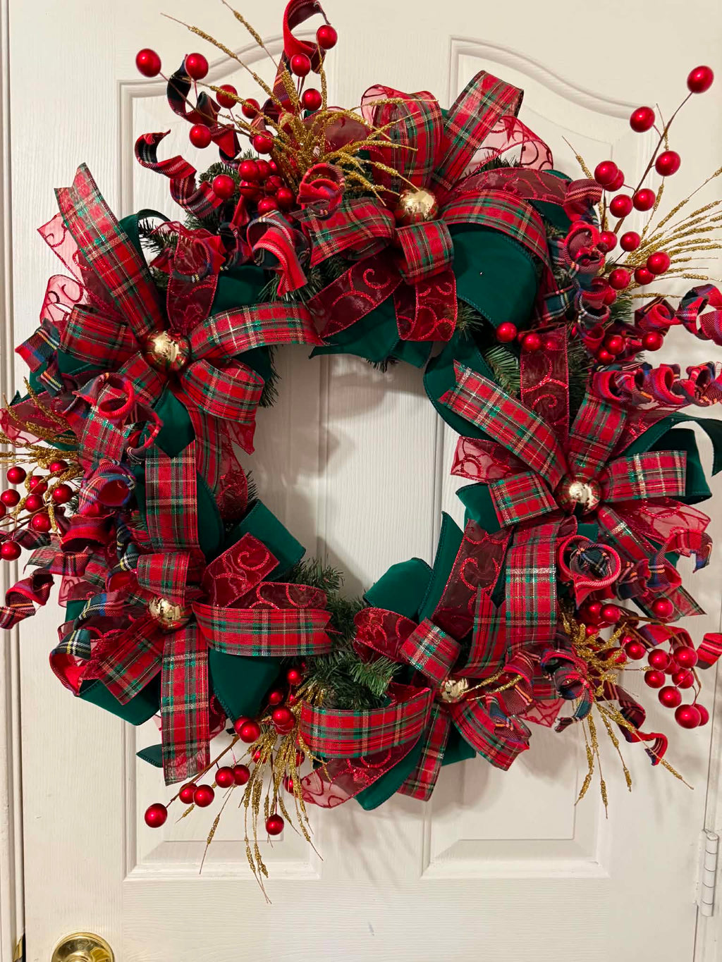 Scottish Tartan Christmas Wreath bow and berry detail close-up