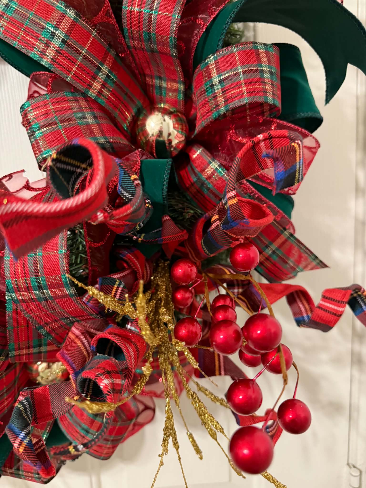 Scottish Tartan Christmas Wreath ribbon and berry detail